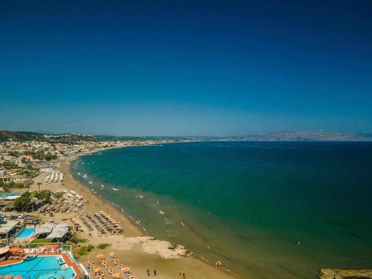 Manos Beachside Apartments Agia Marina  Exterior photo