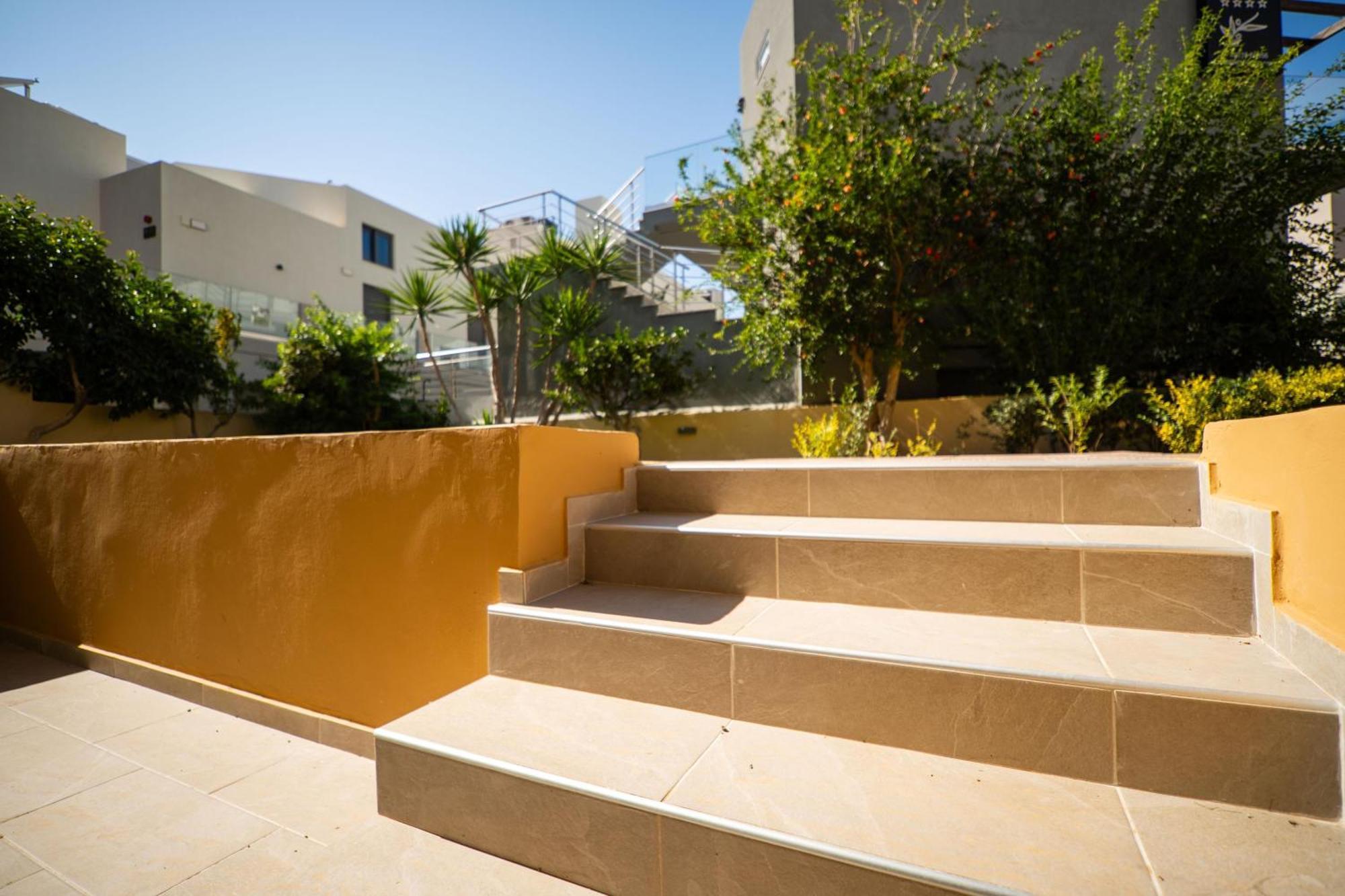 Manos Beachside Apartments Agia Marina  Exterior photo