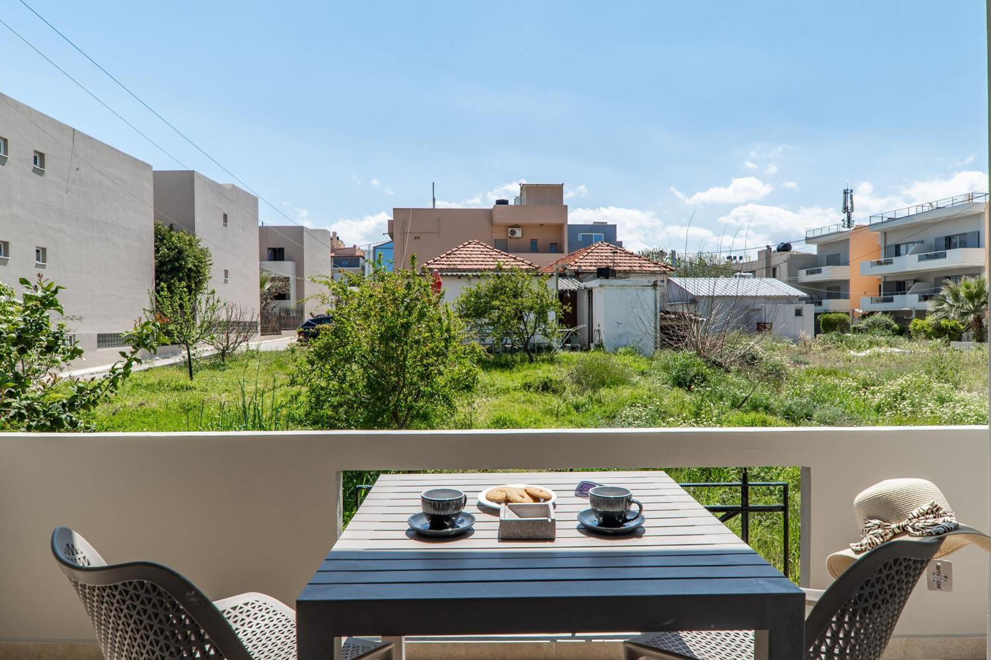 Manos Beachside Apartments Agia Marina  Exterior photo