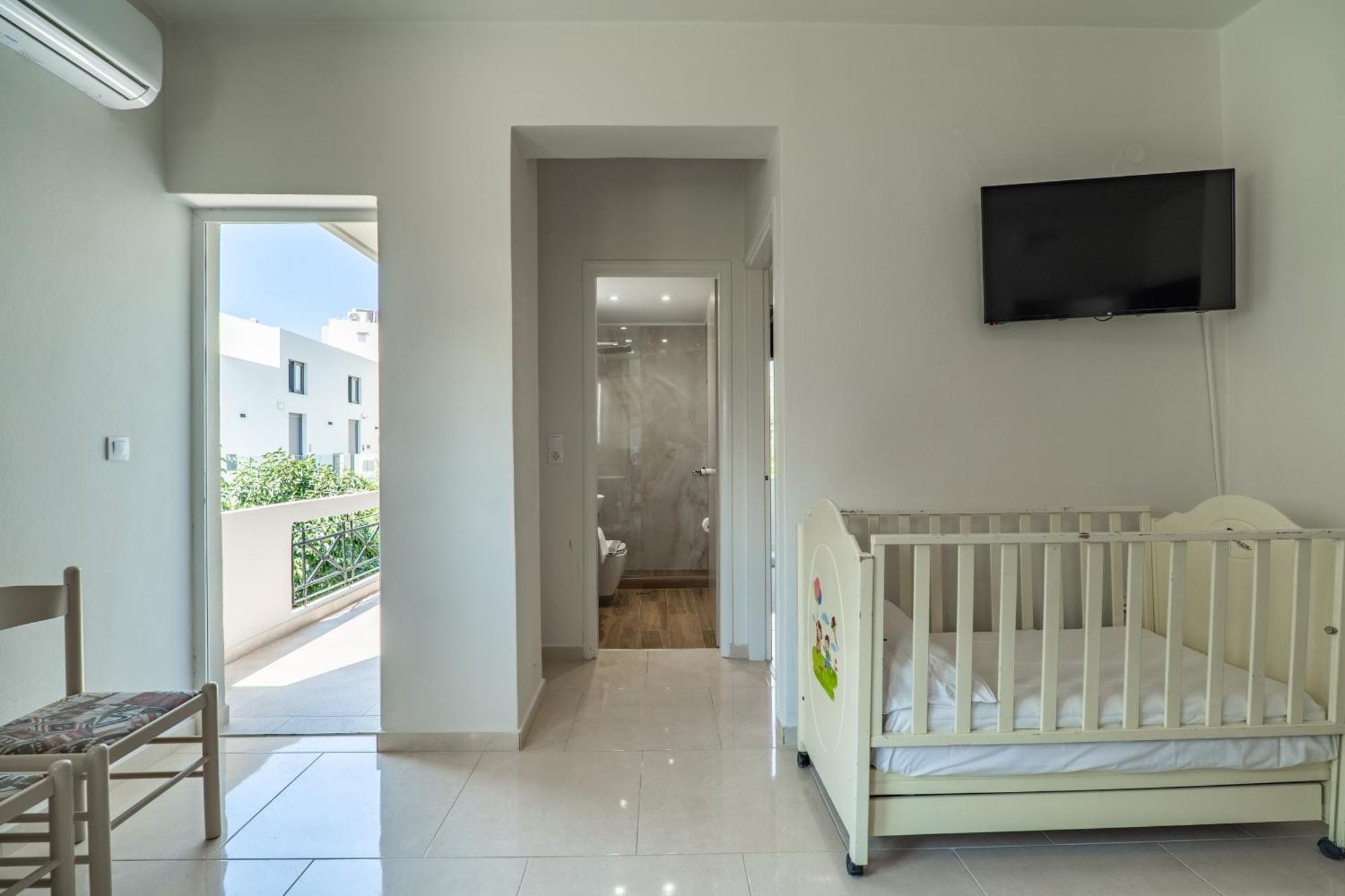 Manos Beachside Apartments Agia Marina  Room photo