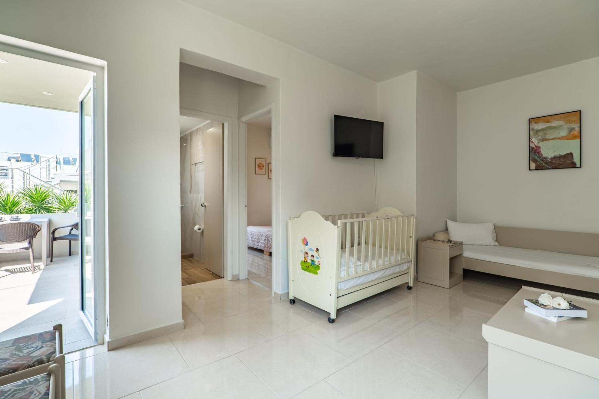 Manos Beachside Apartments Agia Marina  Room photo