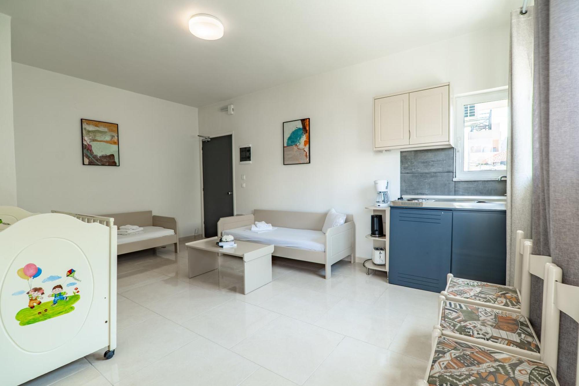 Manos Beachside Apartments Agia Marina  Room photo