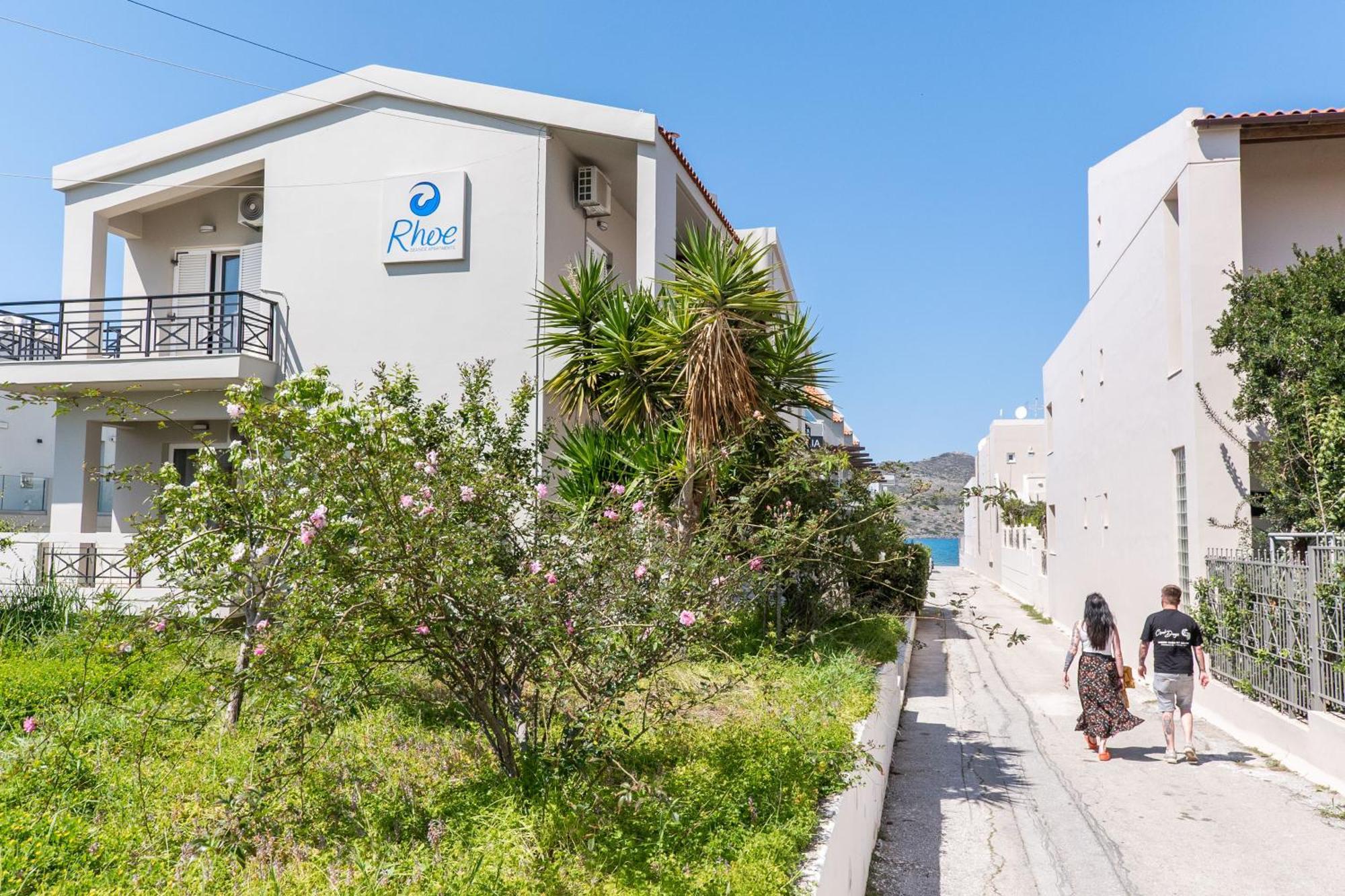 Manos Beachside Apartments Agia Marina  Exterior photo